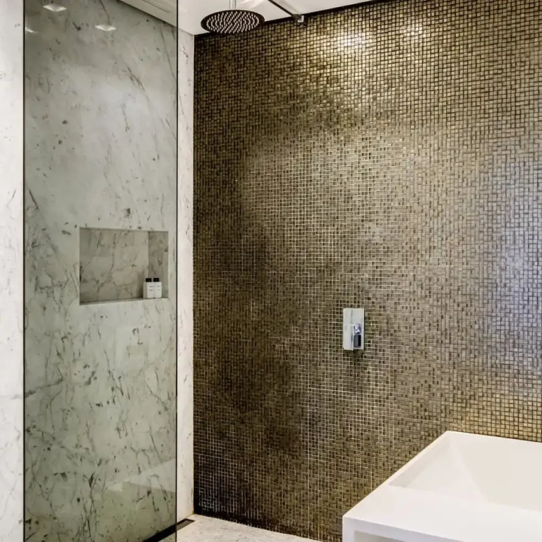Chic Apartment w Amazing Views Dunmore Luxe