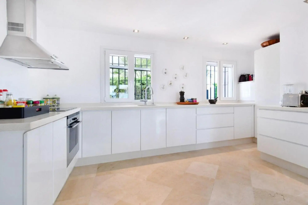 Luxury Villa Near Marbella with Private Pool, Jacuzzi & Modern Amenities