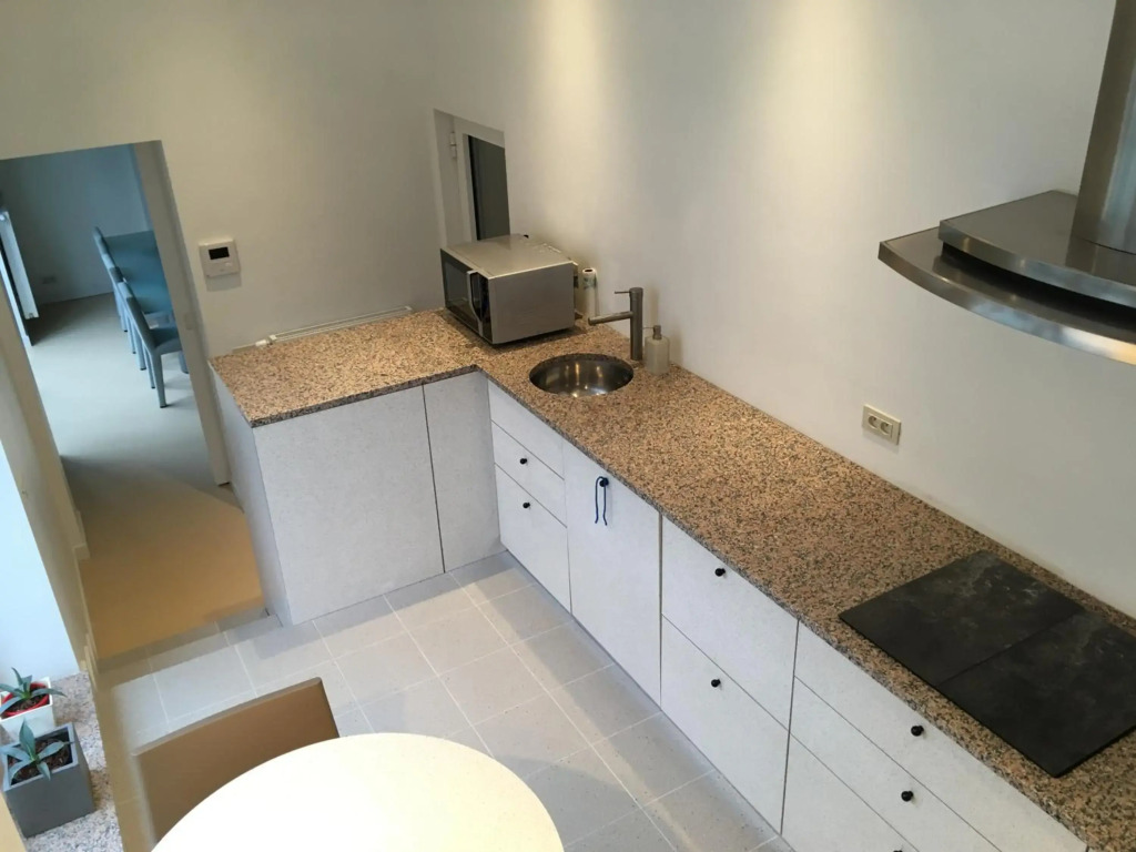 family stay Ostend 300m from beach free public Parking