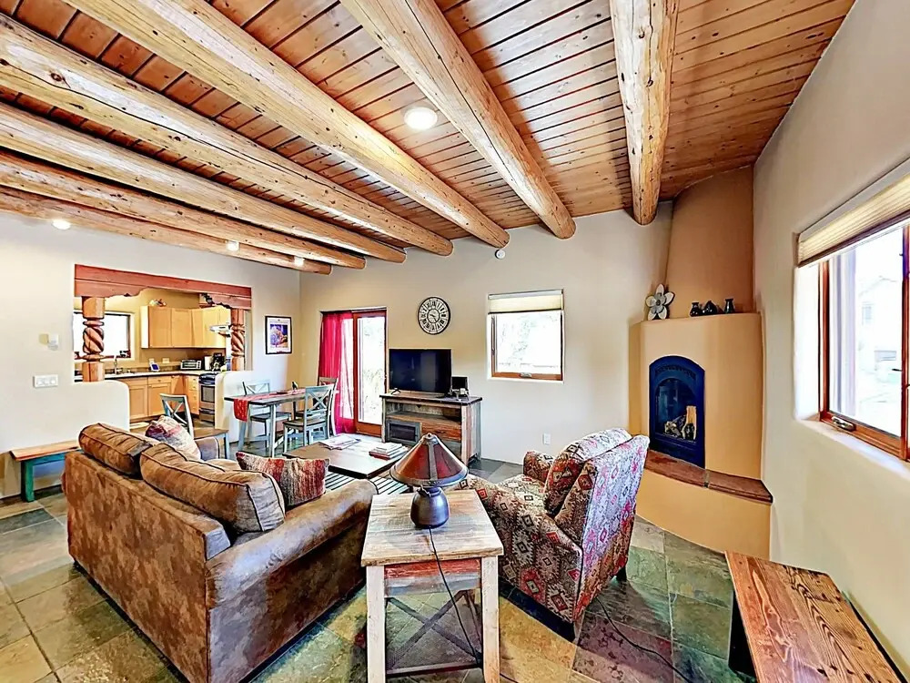 Cozy Oasis Near Plaza W/ Private Backyard & Grill 2 Bedroom Home