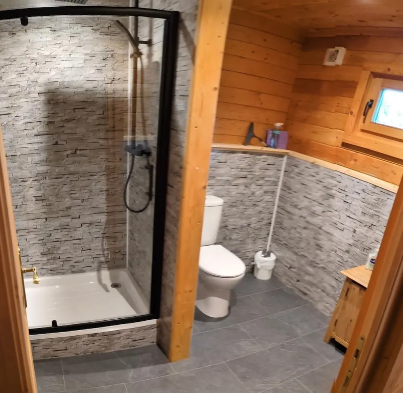 Rustic Lodge Retreat at Riverview Holiday Park