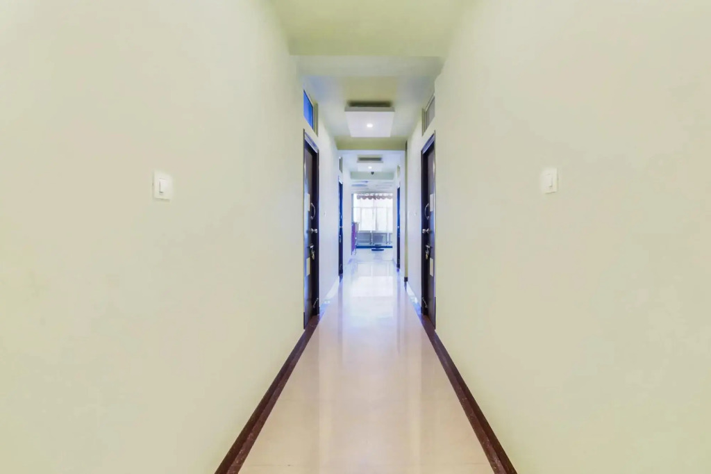 Oyo 36425 Sri Sai Residency