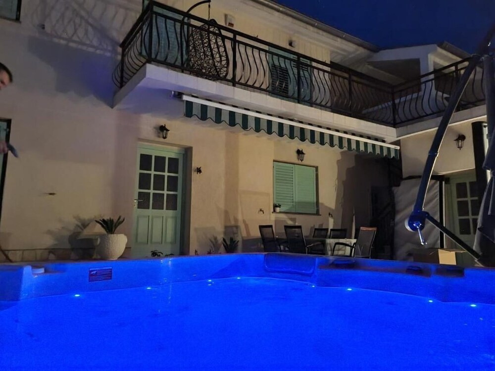 House Ivona