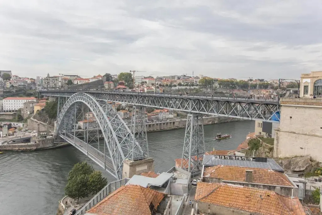 2BR Flat w/ AC & Great Views by LovelyStay