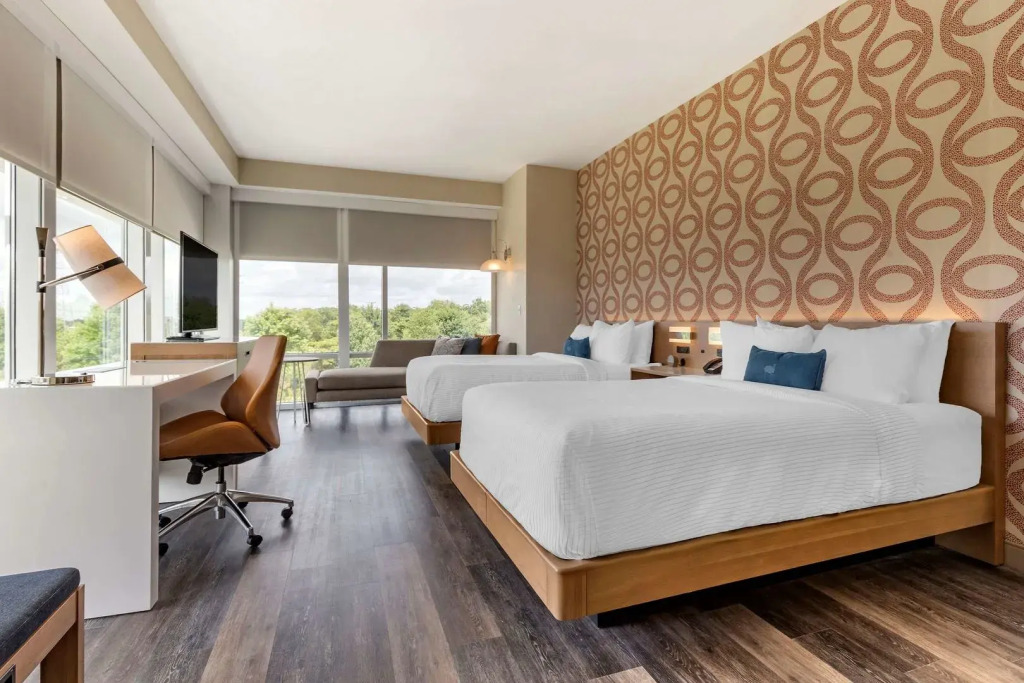 DoubleTree by Hilton Greenville Woodruff Road