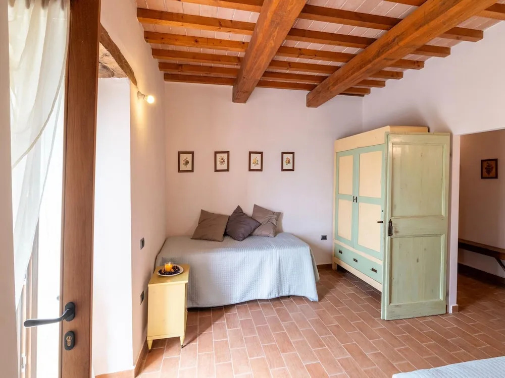 Graceful Holiday Home in Acqualagna with Swimming Pool