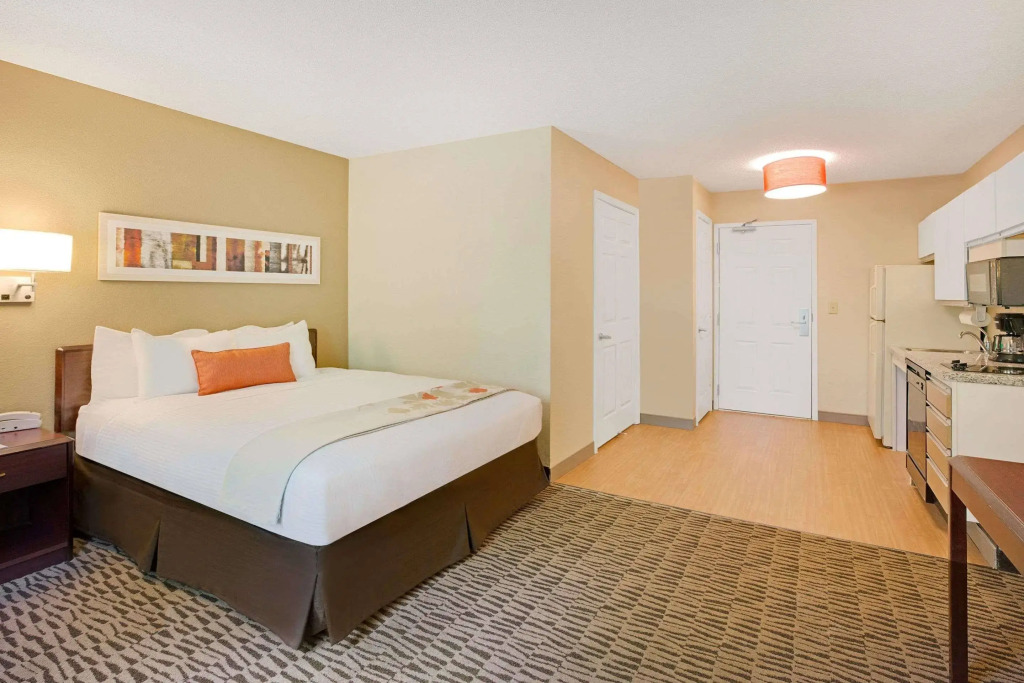 Suburban Studios Charlotte - Executive Park