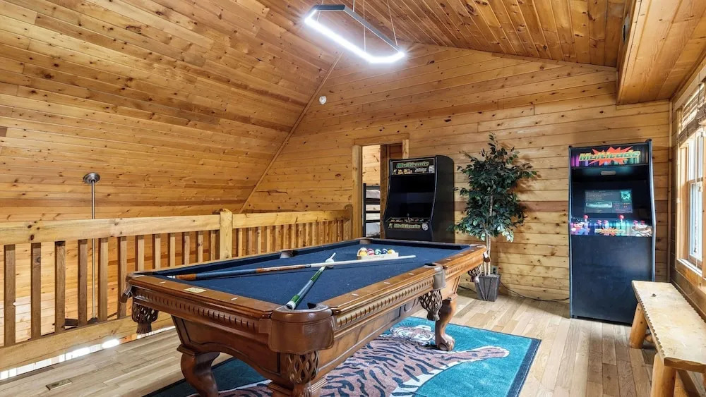 Majestic Springs Lodge by Avantstay Indoor Pool + Spa + Game Room Smoky Mtns