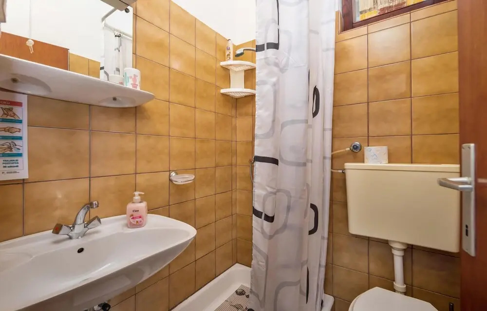 Amazing Apartment in Novi Vinodolski With 2 Bedrooms and Wifi