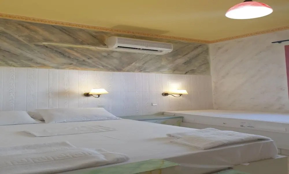 Very Spacious and Well Equipped Room Near the Sea