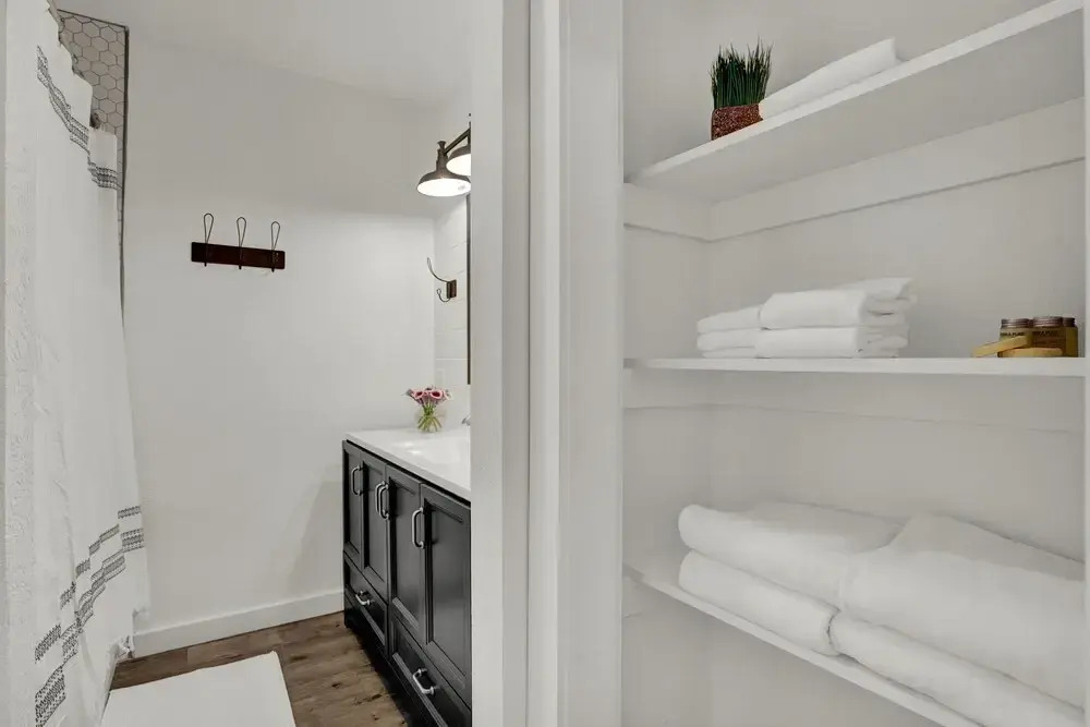 New Upscale Casita With Hot Tub & Grill