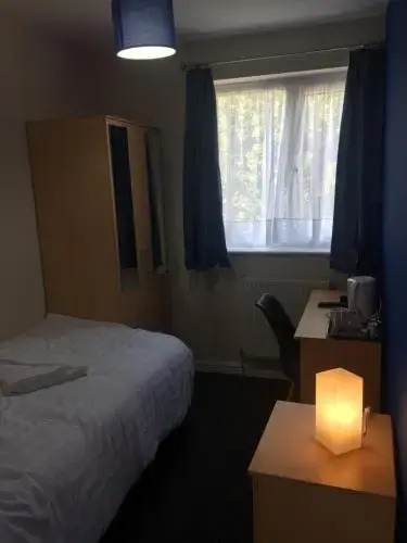 Southend Central Hotel - Close to Beach, City Centre, Train Station & Southend Airport