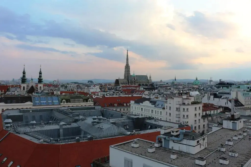 Center Apartment with 360° Rooftop