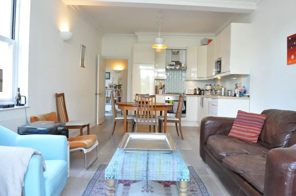 Spacious 2 Bedroom Apartment in Kentish Town