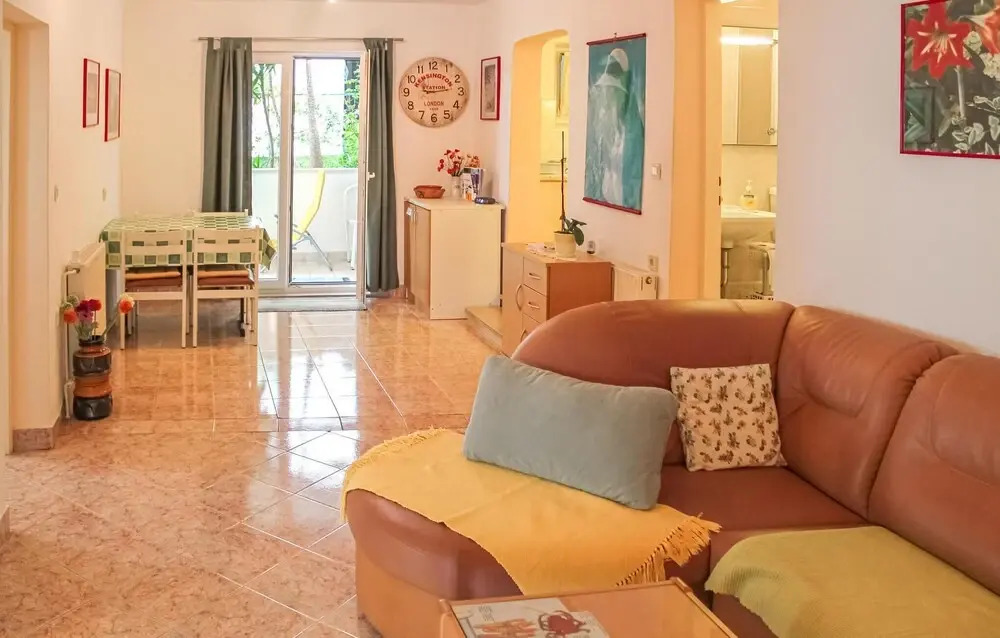 Stunning Apartment in Podgora With 2 Bedrooms and Wifi