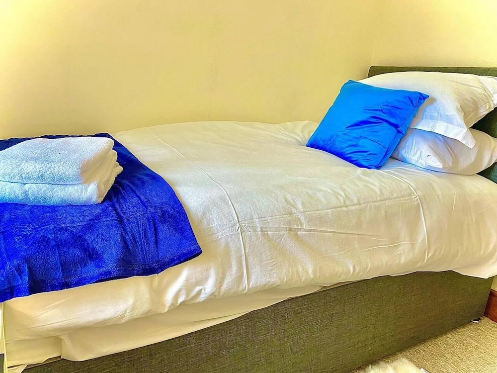 Stunning 3-bed House in Bedford, Quiet Location