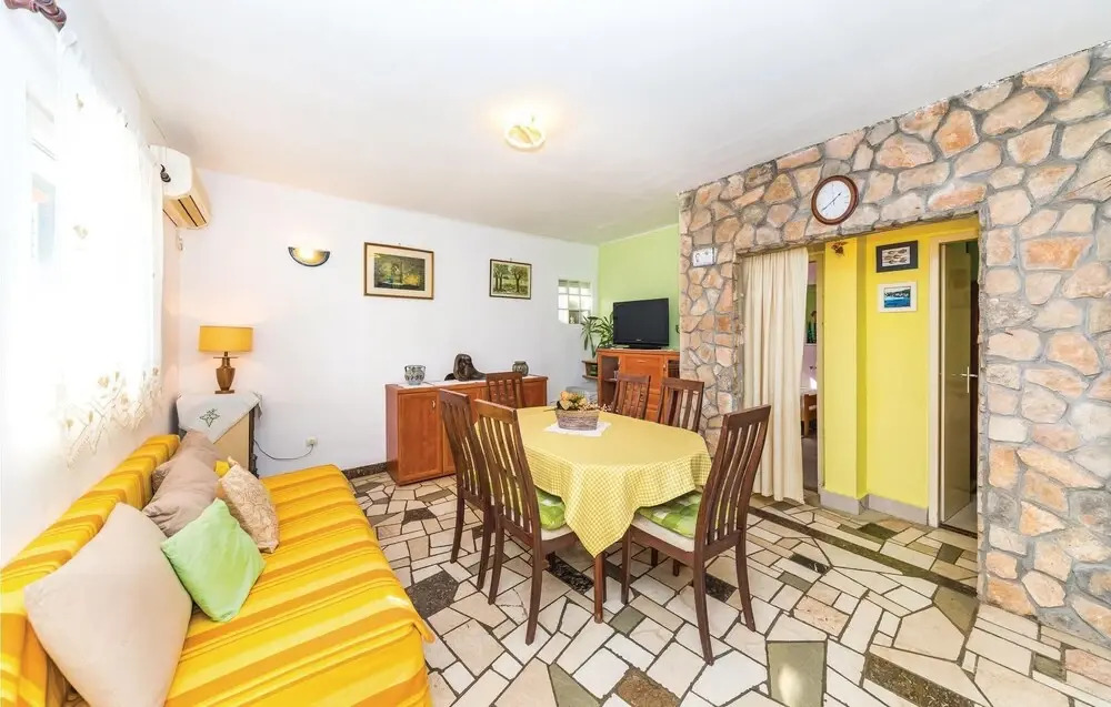 Nice Apartment in Seget Vranjica With 2 Bedrooms and Wifi