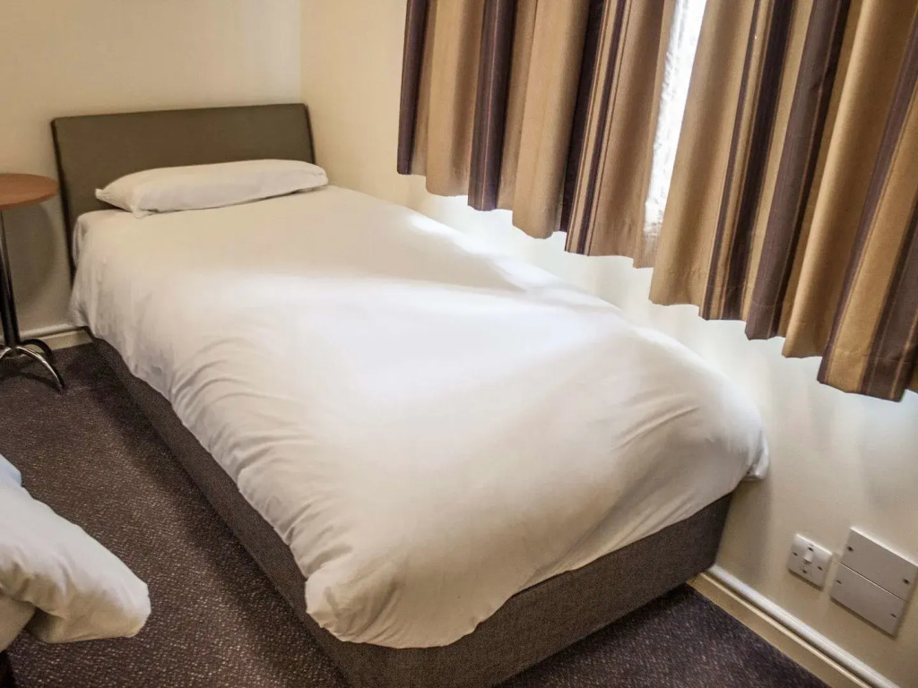 IBIS Wakefield East-Castleford, M62 J31