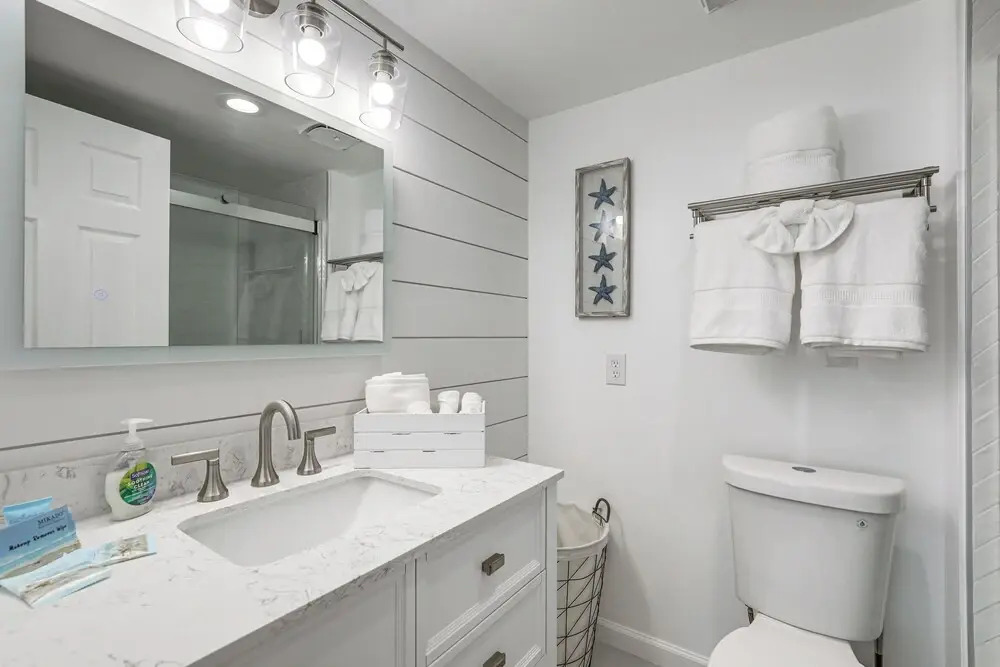 Bright & Airy Myrtle Beach Condo: 1 Block to Ocean