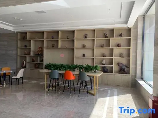 Kyriad Marvelous Hotel(Alxa Zuoqi store)
