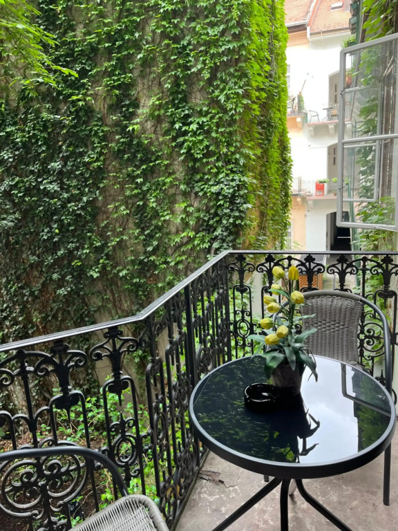 BpR Pyvo Street Home with balcony