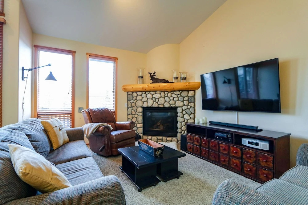 Snowcreek V #997 2 Bedroom Condo by RedAwning
