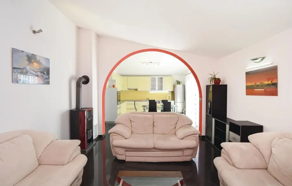 Beautiful Home in Omis With Wifi and 8 Bedrooms