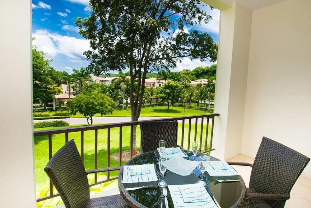 Chic Minimalist Condo with Swimming Pool, Hot Tub, and Beach Club Access