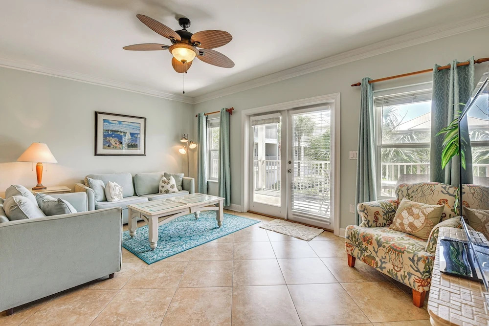 Sunny Miramar Beach Condo w/ Beach Access!