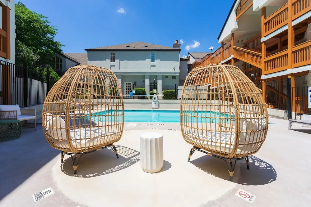 Stylish Buckhead Condo Your Urban Getaway in ATL