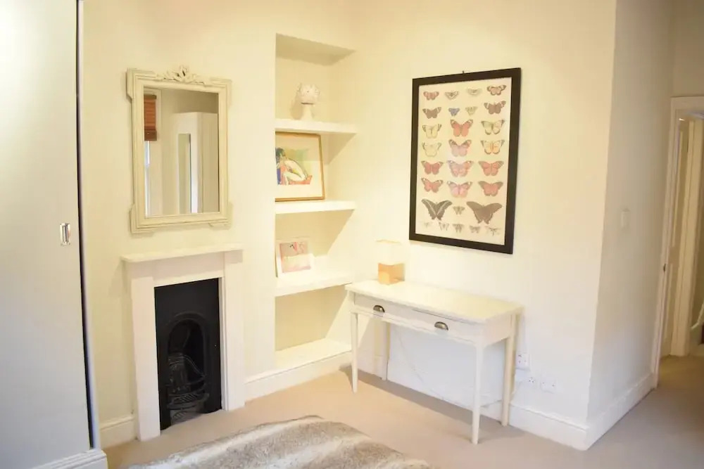 2 Bedroom Flat in Battersea Sleeps 4