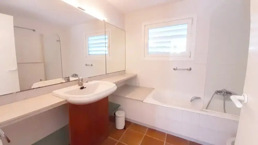 Villa - 4 Bedrooms with Pool and WiFi - 107985