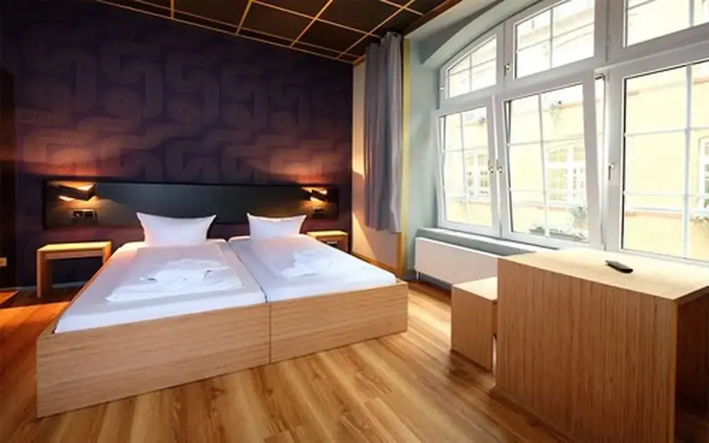 Singer109 Hostel, Hotel & Apartment