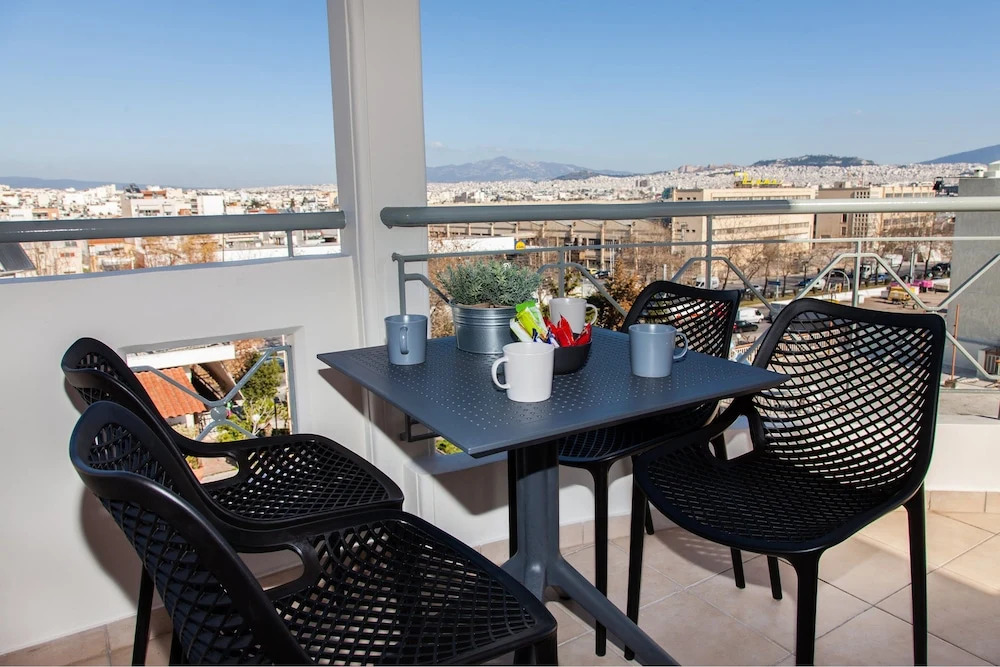 Glamour Rooftop Apartment near Athens