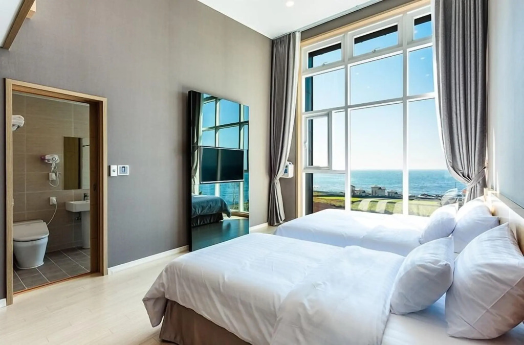 Rich Hotel