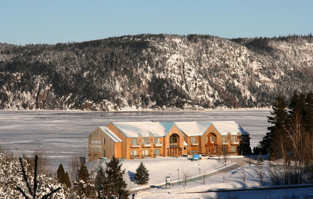 BATTURES Hotel Fjord Saguenay