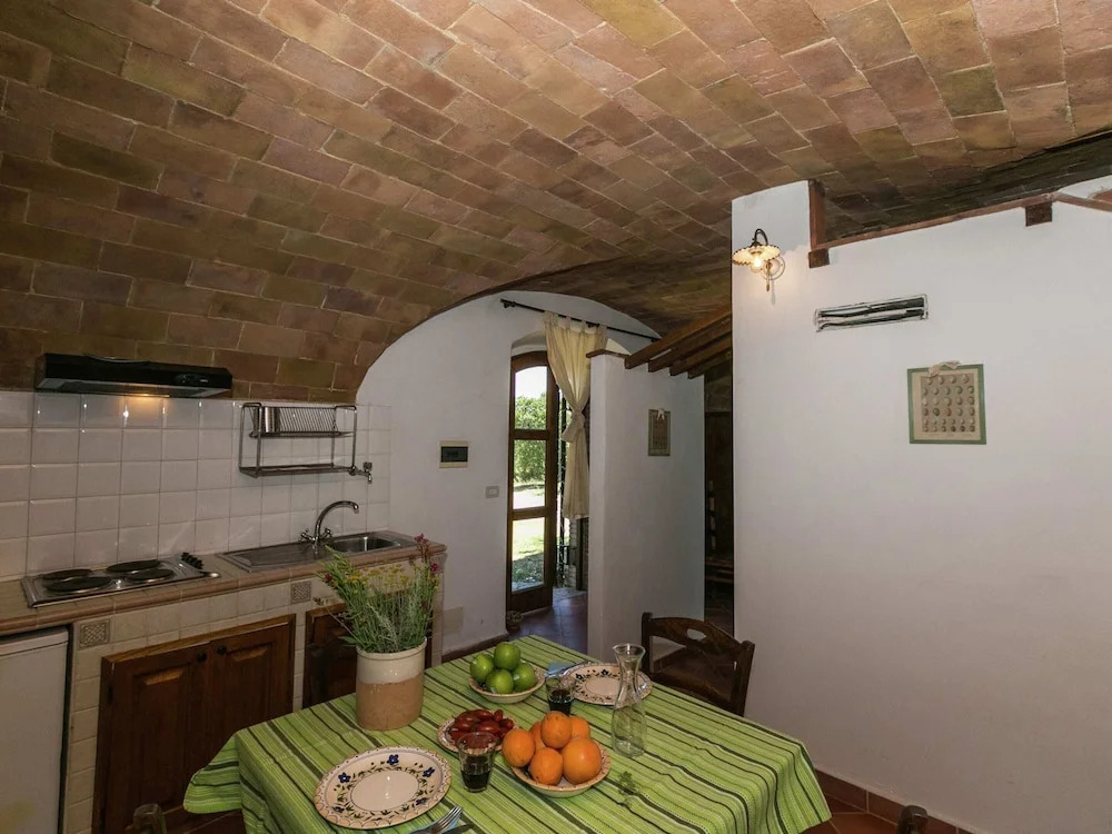 Apartment in a Rustic House in the Tuscan Hills Near the Sea