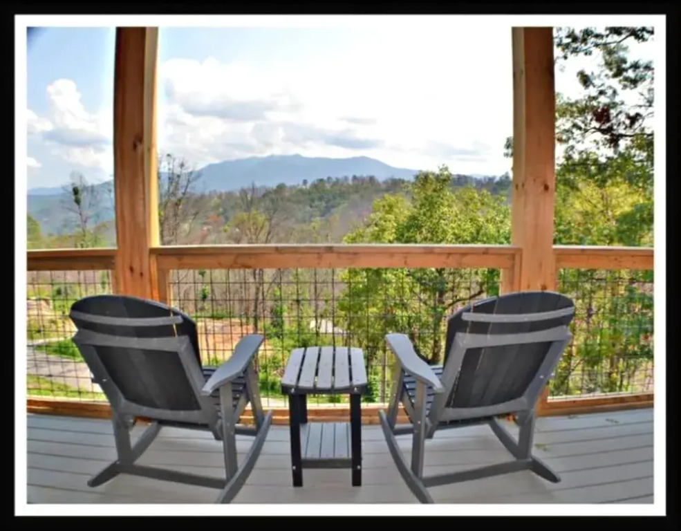 Five Bears Den 3 Bedrooms 3.5 Bathrooms Cabin