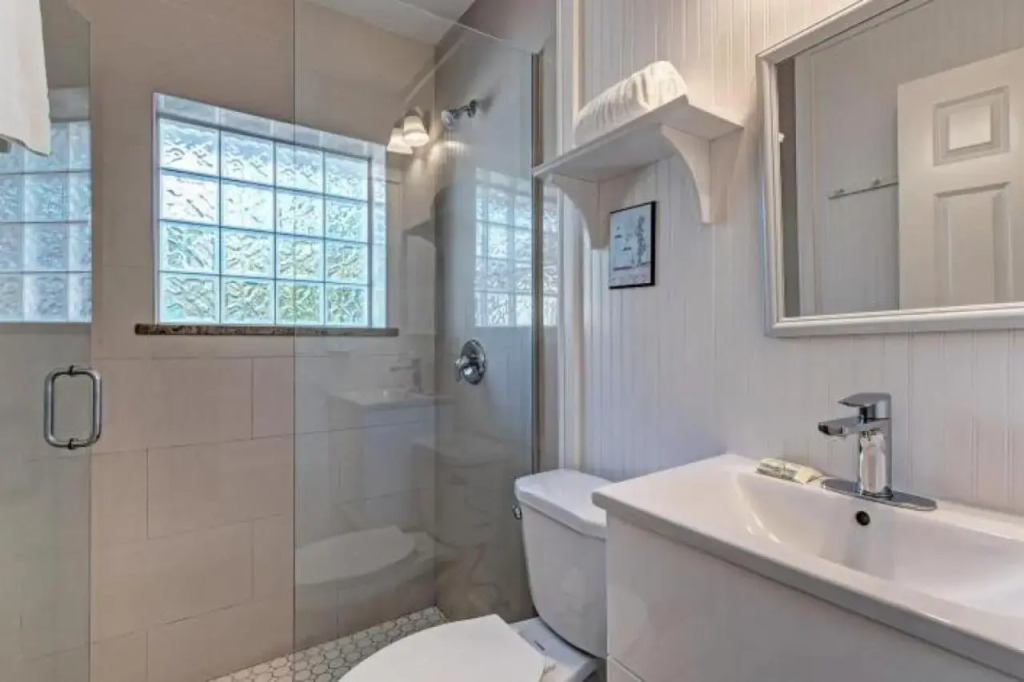 Barefoot Dreams - 201 - 76th E