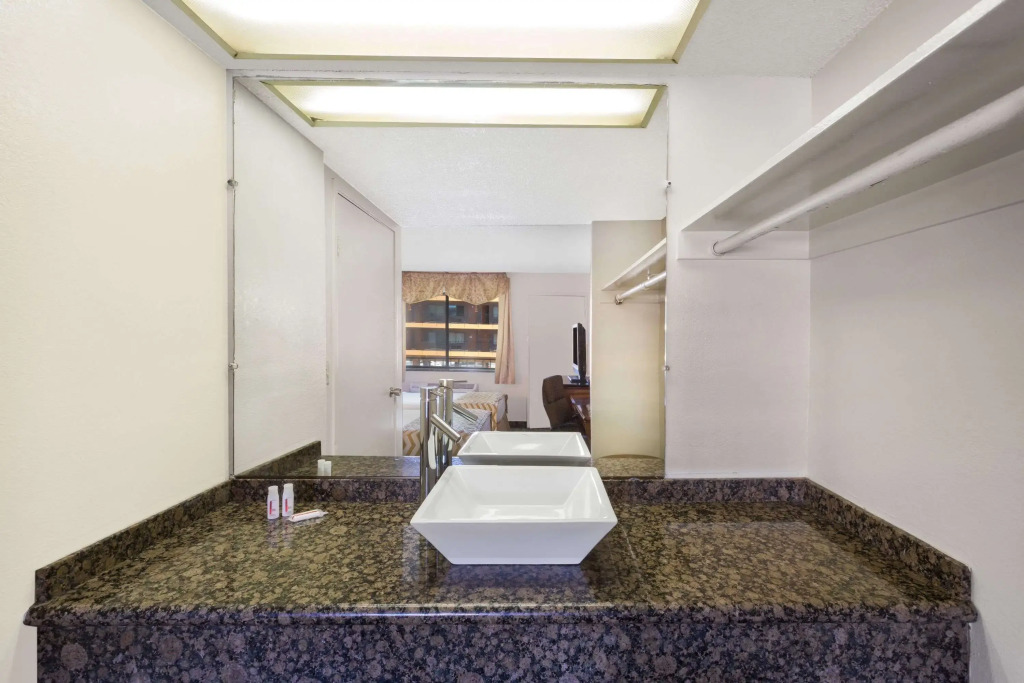 Travelodge by Wyndham Reno