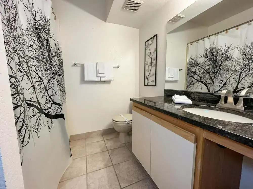 7 guests 2BR 2BA