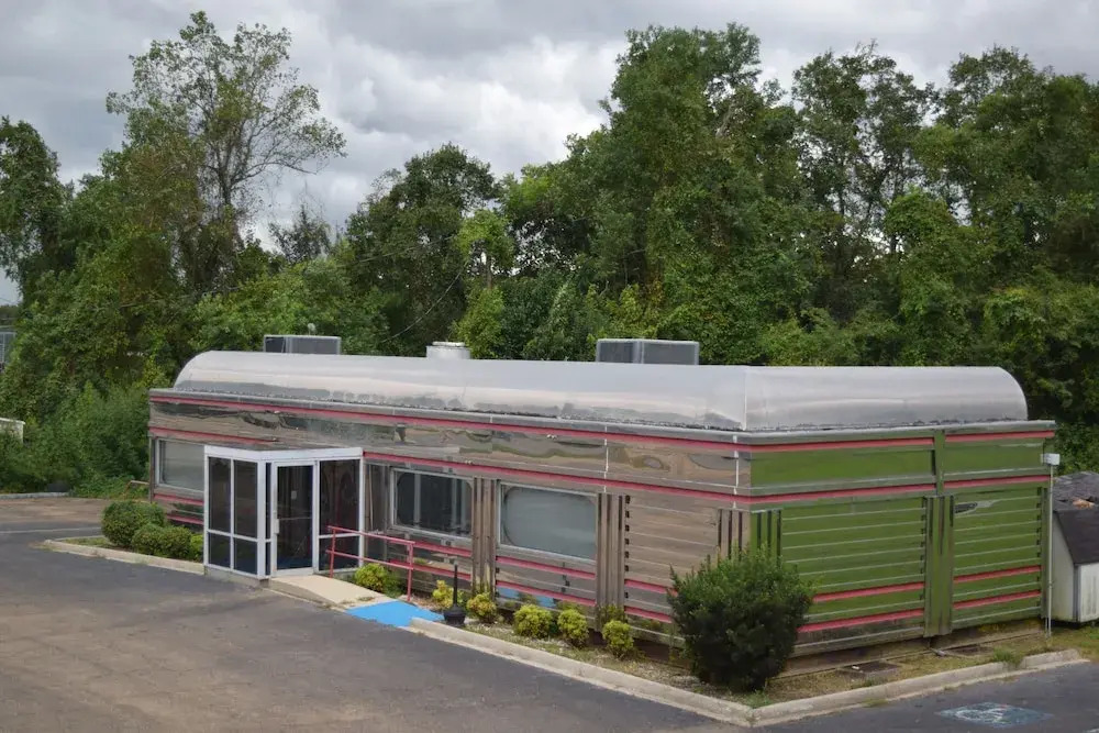 Value Inn - Livonia