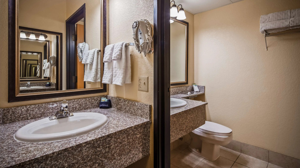 Best Western Center Pointe Inn