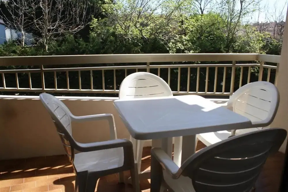 Studio in Sainte-maxime, With Furnished Terrace - 200 m From the Beach