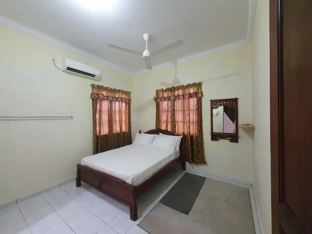 Oyo 90304 Persada Hasra Homestay