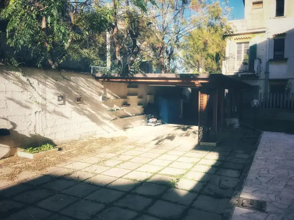 Bilocale a 20m dal mare, con giardino e posto auto