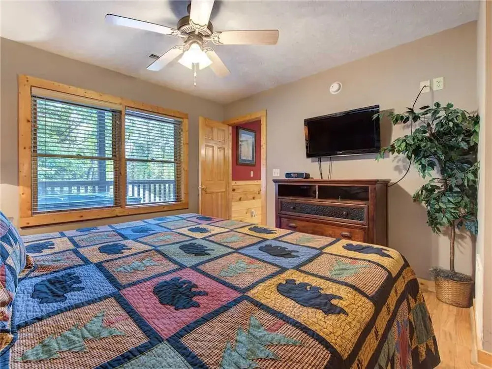 Bears Corner 3 Bedroom Home with Hot Tub