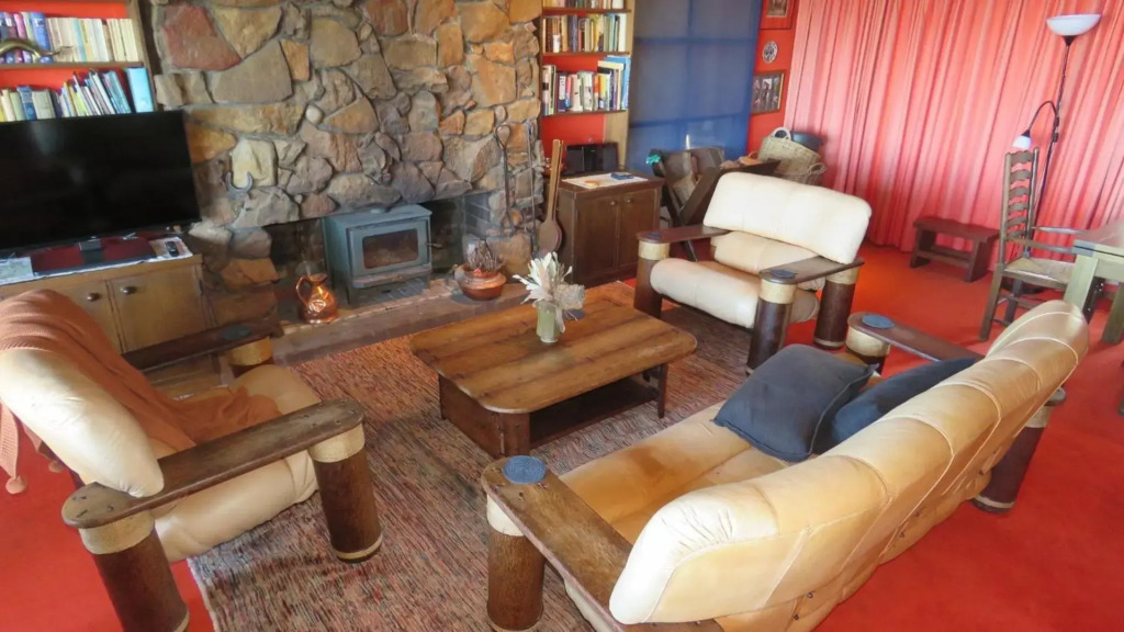 Moonya Lodge