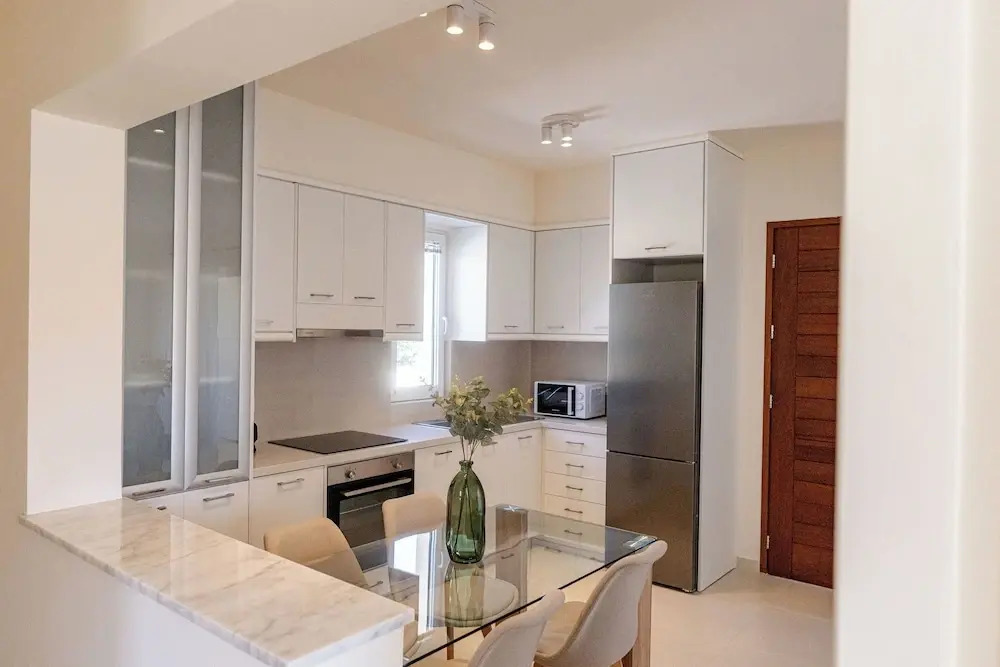 Phaedrus Living: Seaside Thalassa Cretan D101