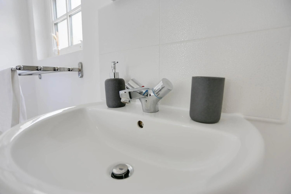 STALDON COURT - A 2 Bedroom Apartment by Prestigious Stays - Includes Wifi, Netflix & Amazon Alexa